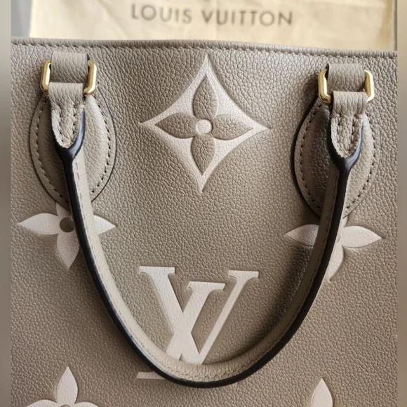 Louis Vuitton Giant Monogram Empreinte Tourterelle Onthego MM - Picture 10 of 15